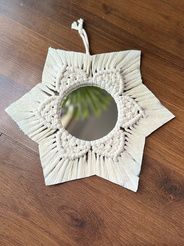 Shwet rang mandala mirror